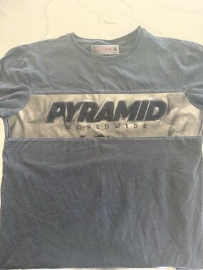 2012 Black Pyramid by Chris Brown Black tee size Small